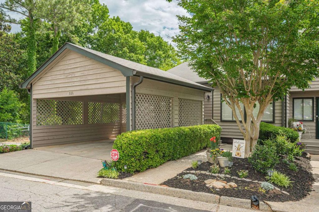 Photo of 526 Gardenia Lane, Marietta, GA 30068 (MLS # 10762955)