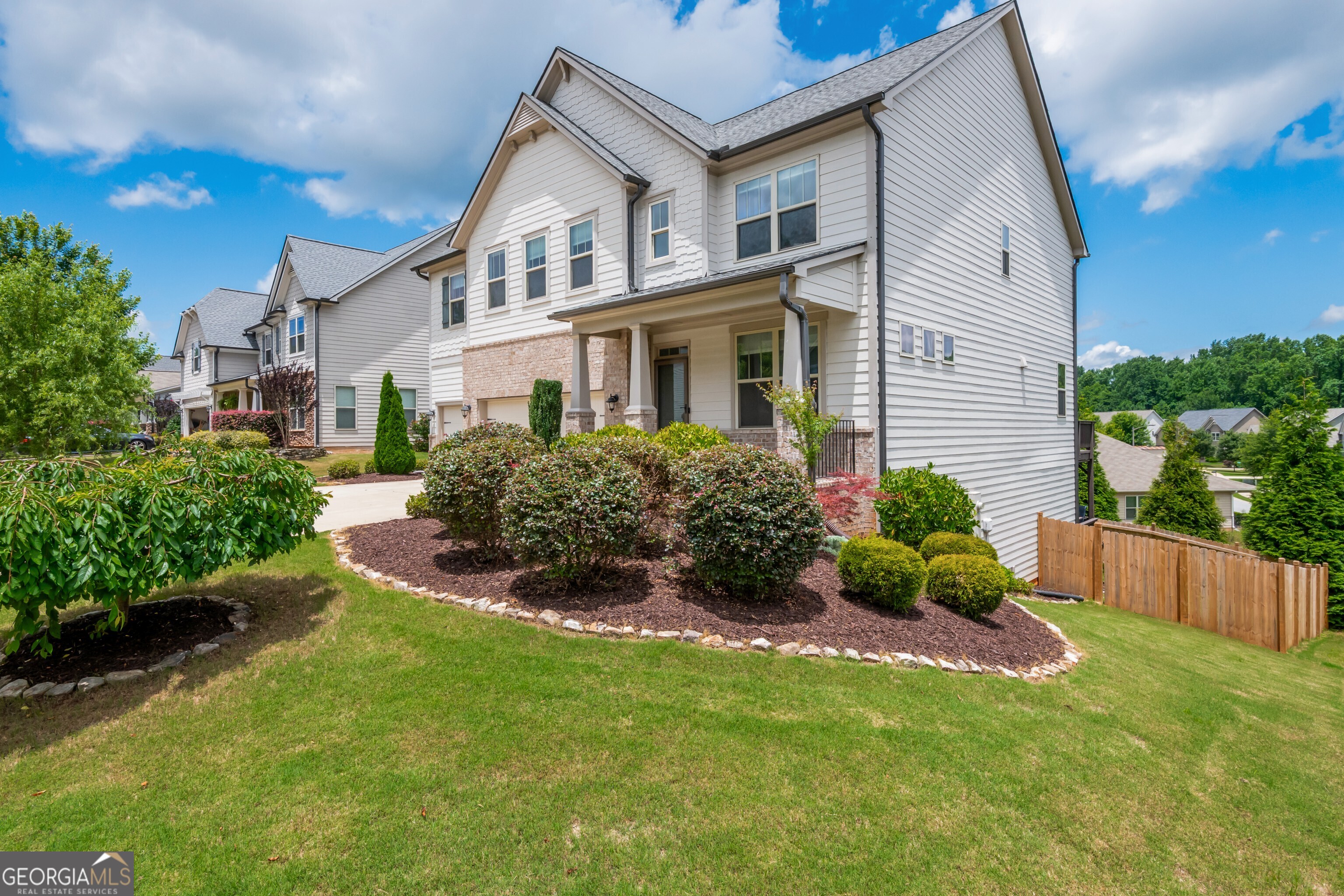 2039 W Hampton DR