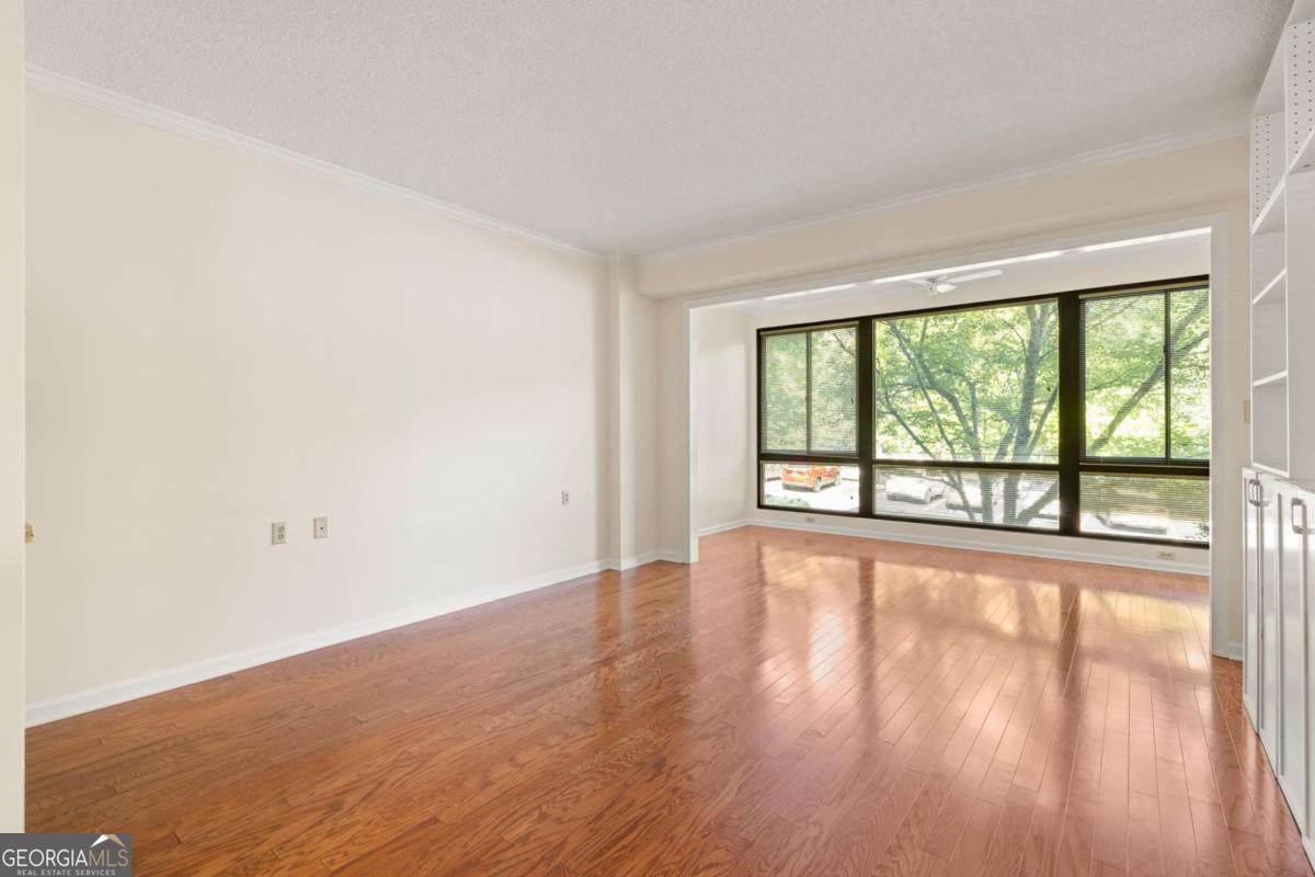 1800 Clairmont LK 216