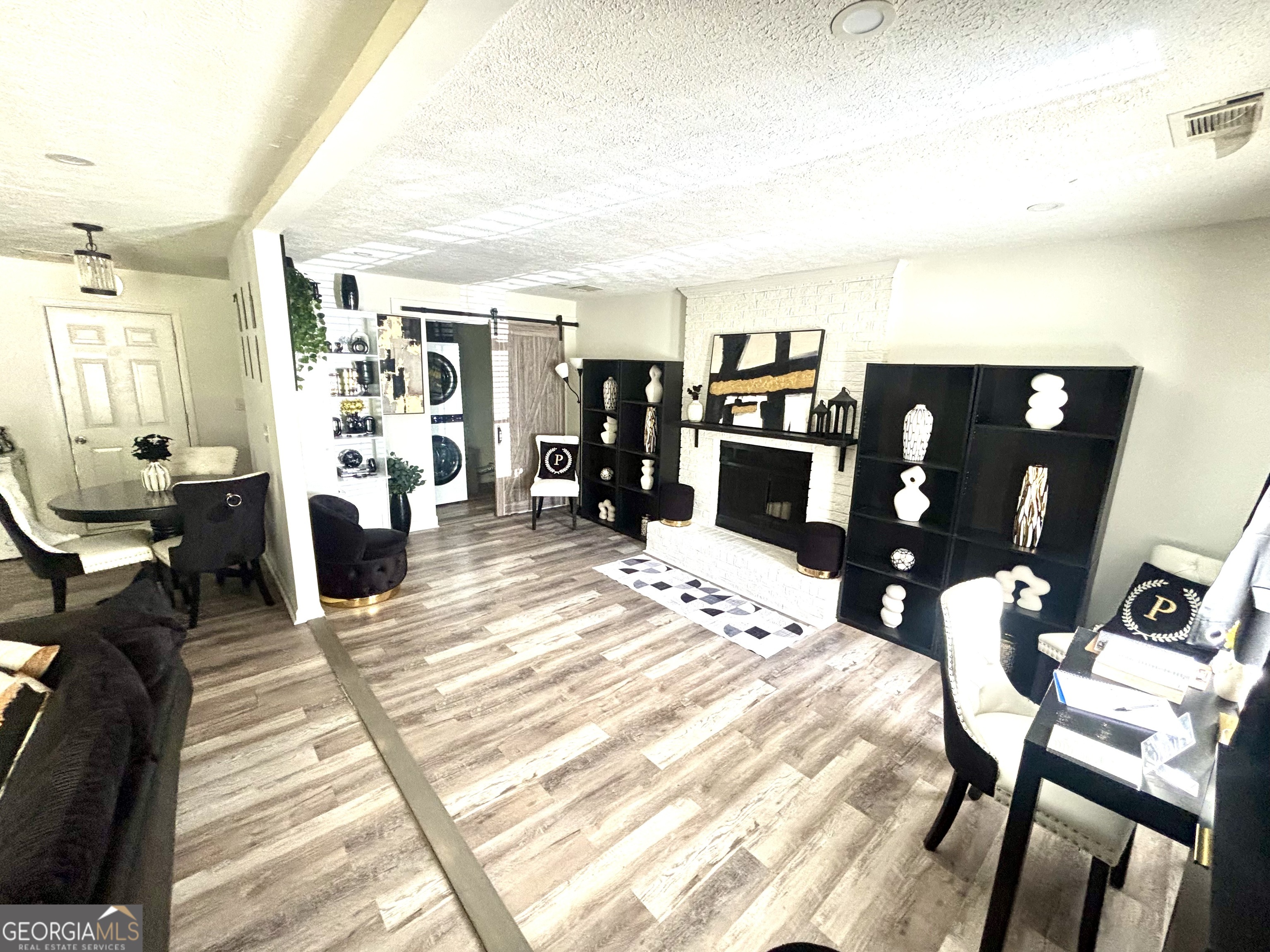 4621 Pinedale DR