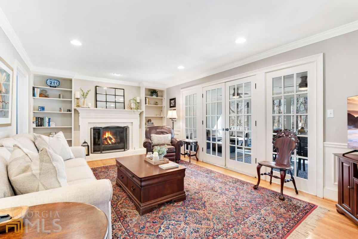 River Lake Shores - Residential