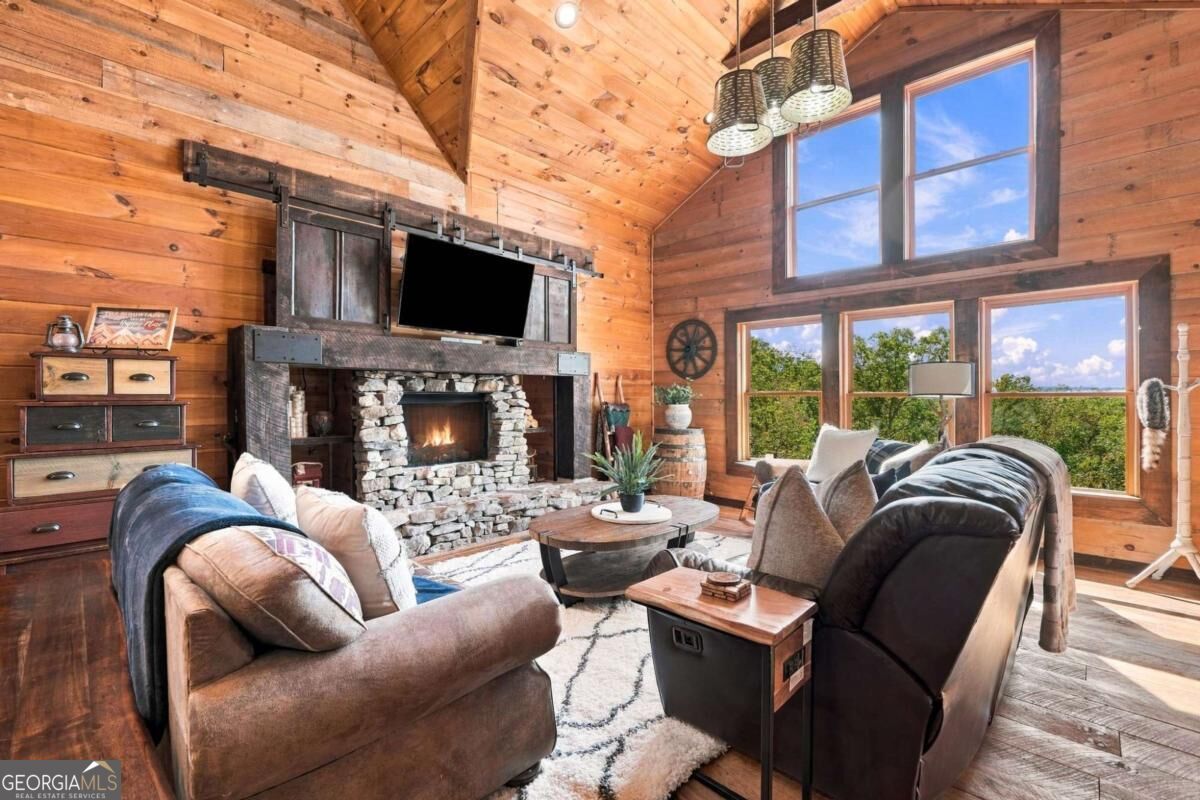 221 Foxfire RD 21