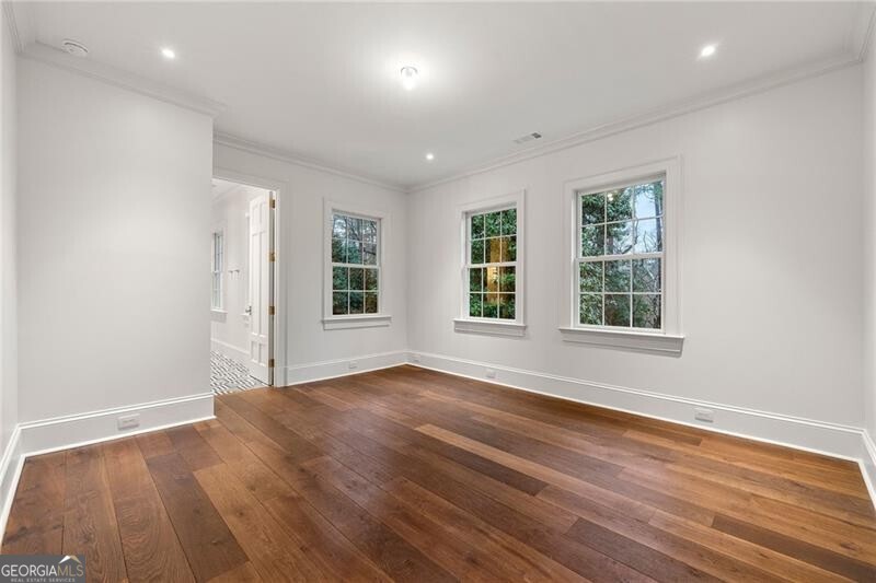 Tuxedo Park - Residential