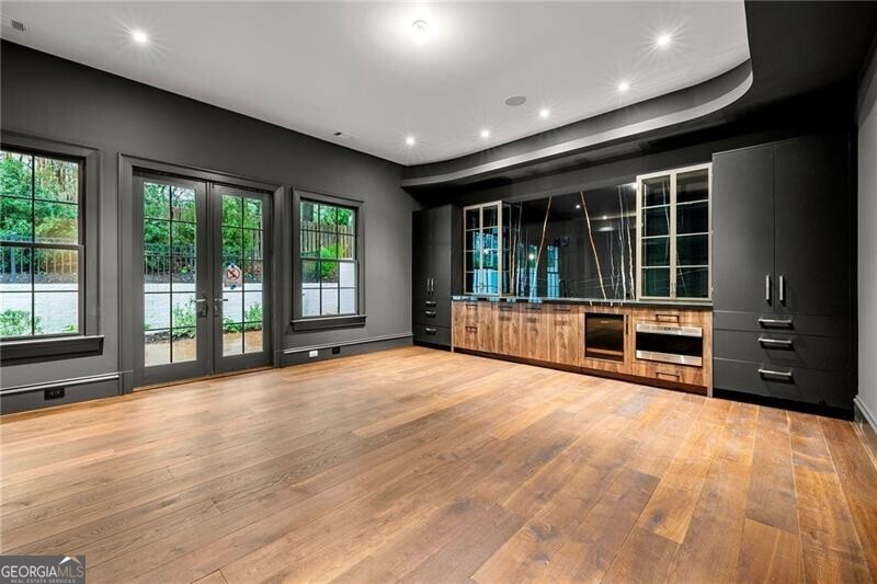 Tuxedo Park - Residential