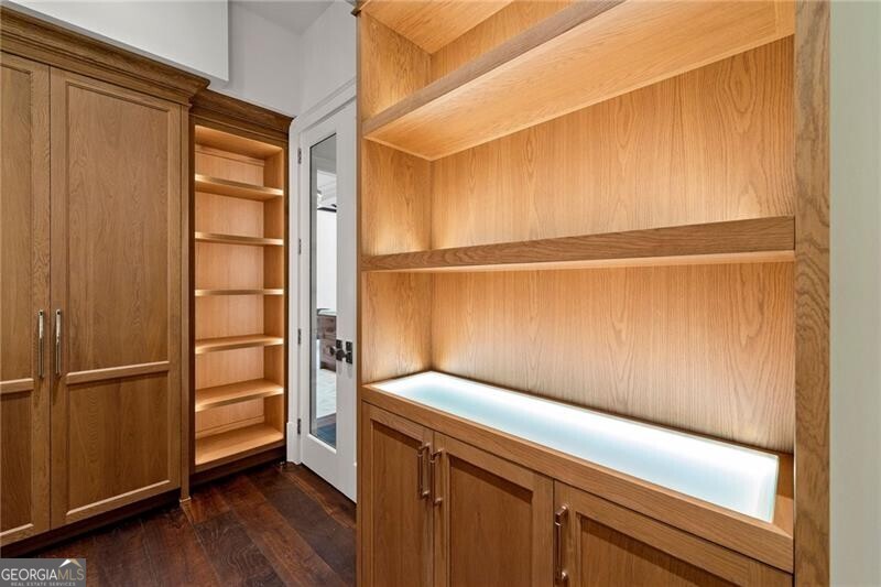 Tuxedo Park - Residential