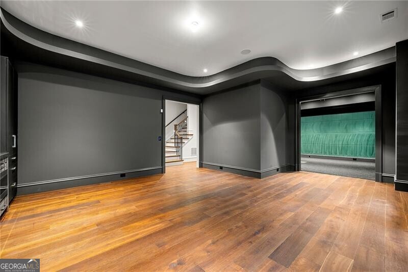 Tuxedo Park - Residential
