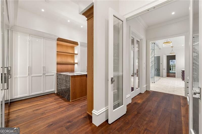 Tuxedo Park - Residential