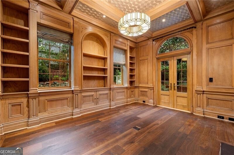 Tuxedo Park - Residential