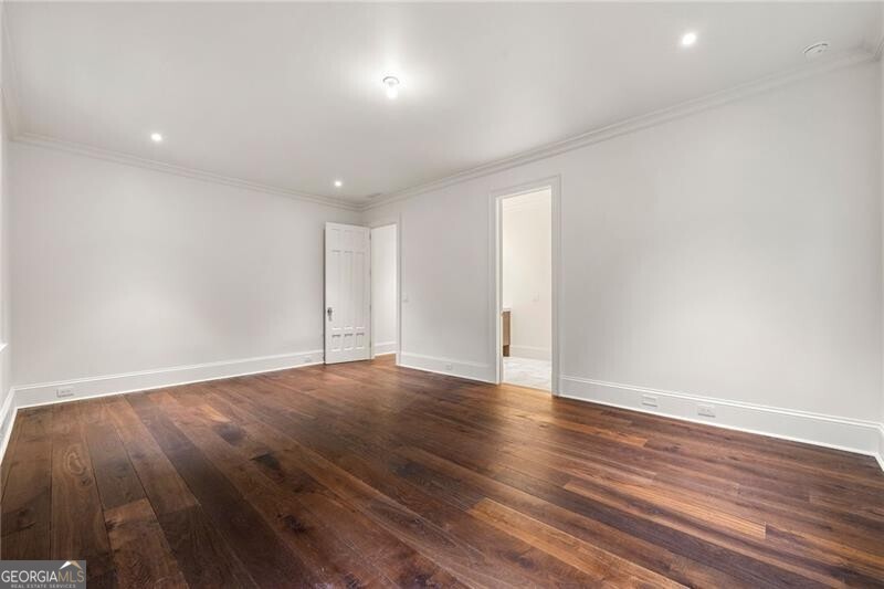 Tuxedo Park - Residential