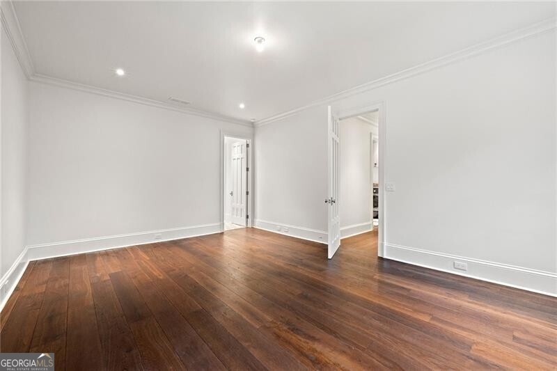 Tuxedo Park - Residential
