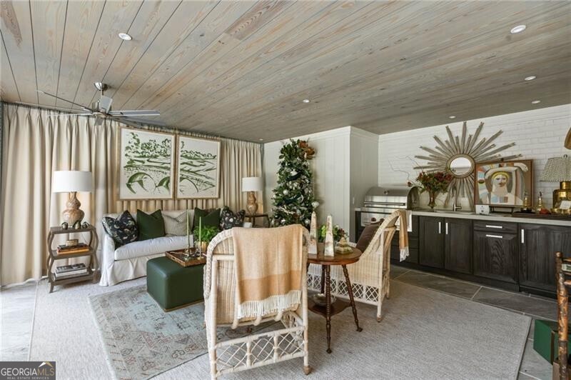 Tuxedo Park - Residential