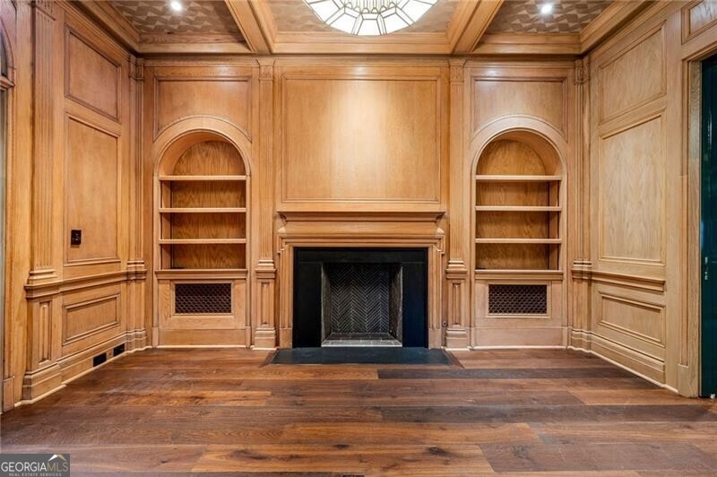Tuxedo Park - Residential