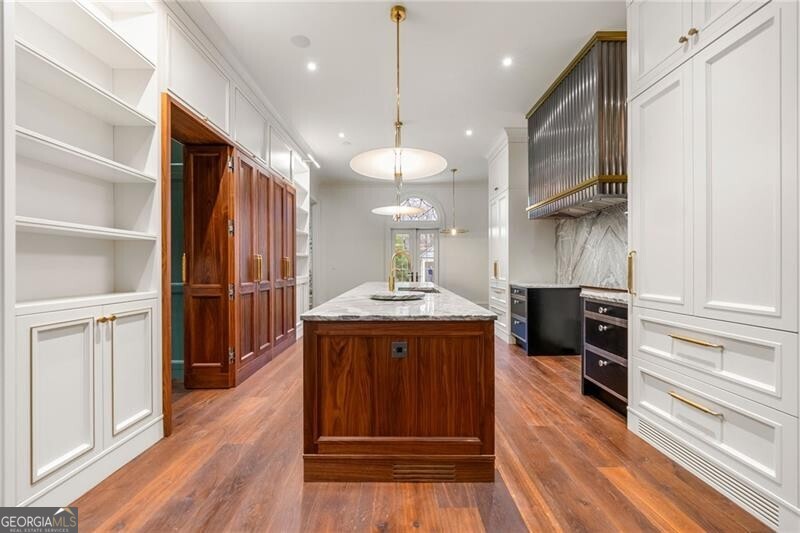 Tuxedo Park - Residential