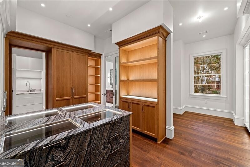 Tuxedo Park - Residential