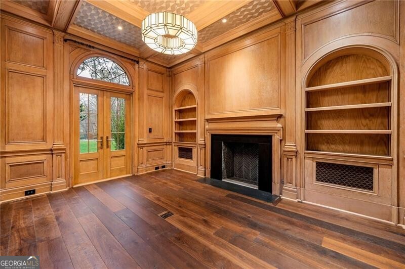 Tuxedo Park - Residential