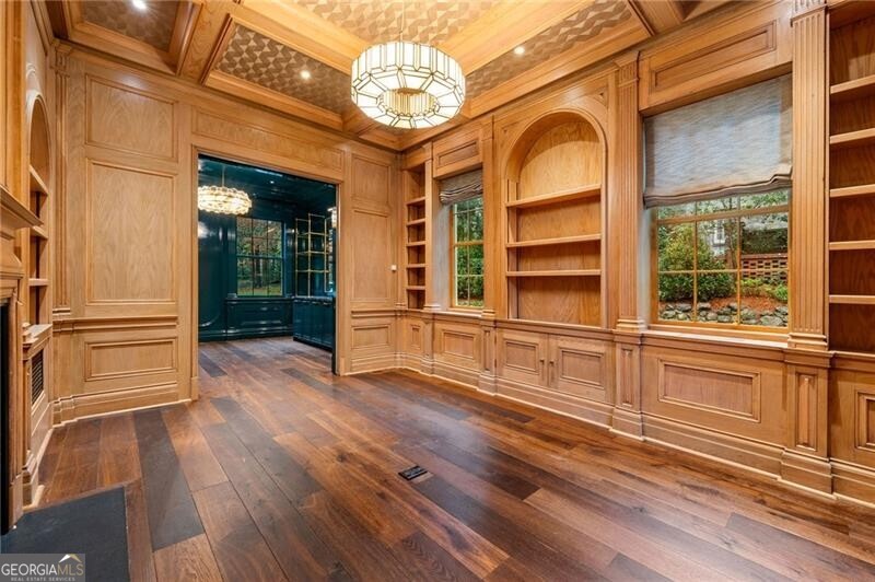 Tuxedo Park - Residential