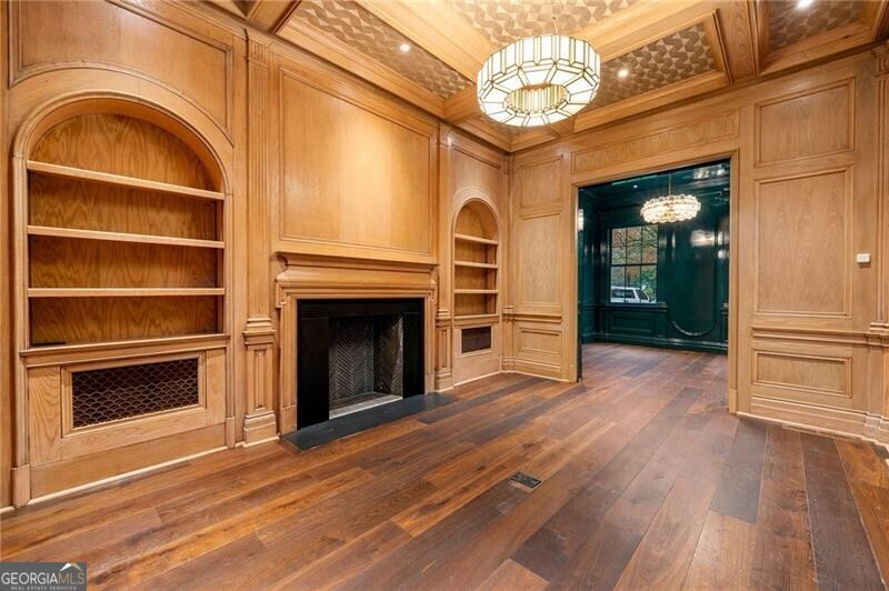 Tuxedo Park - Residential