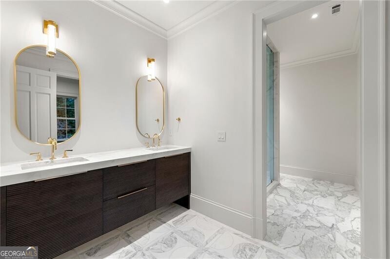 Tuxedo Park - Residential