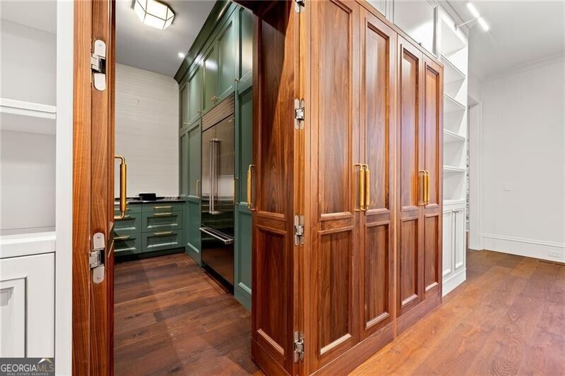 Tuxedo Park - Residential