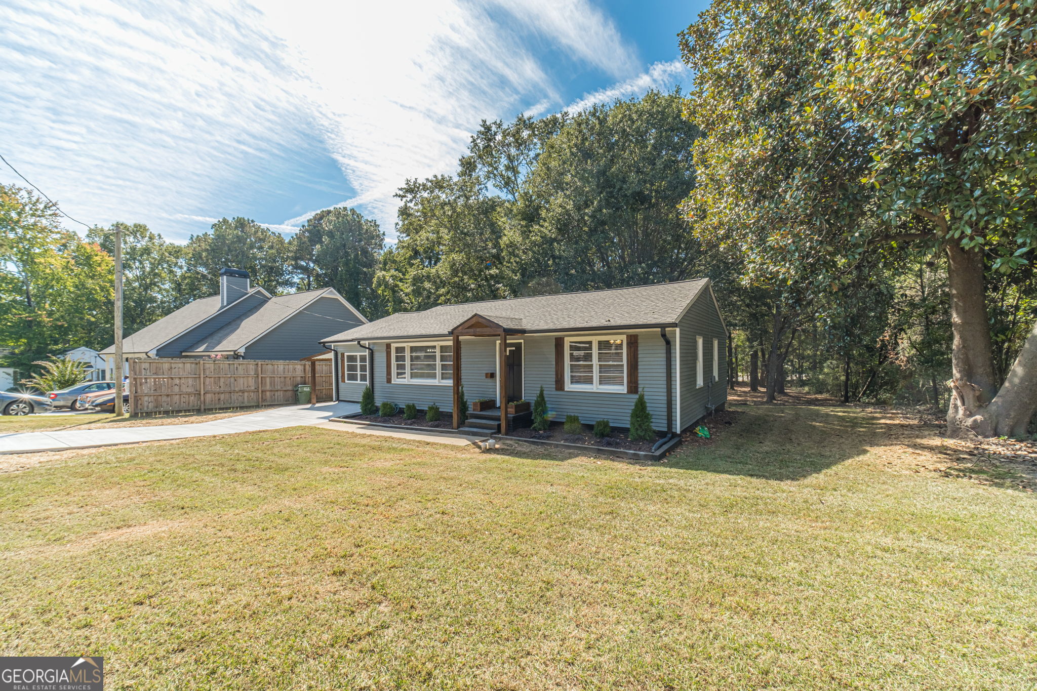 119 Glen Iris DR