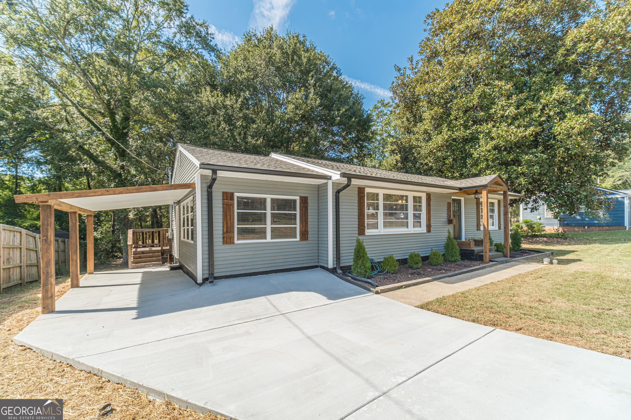 119 Glen Iris DR
