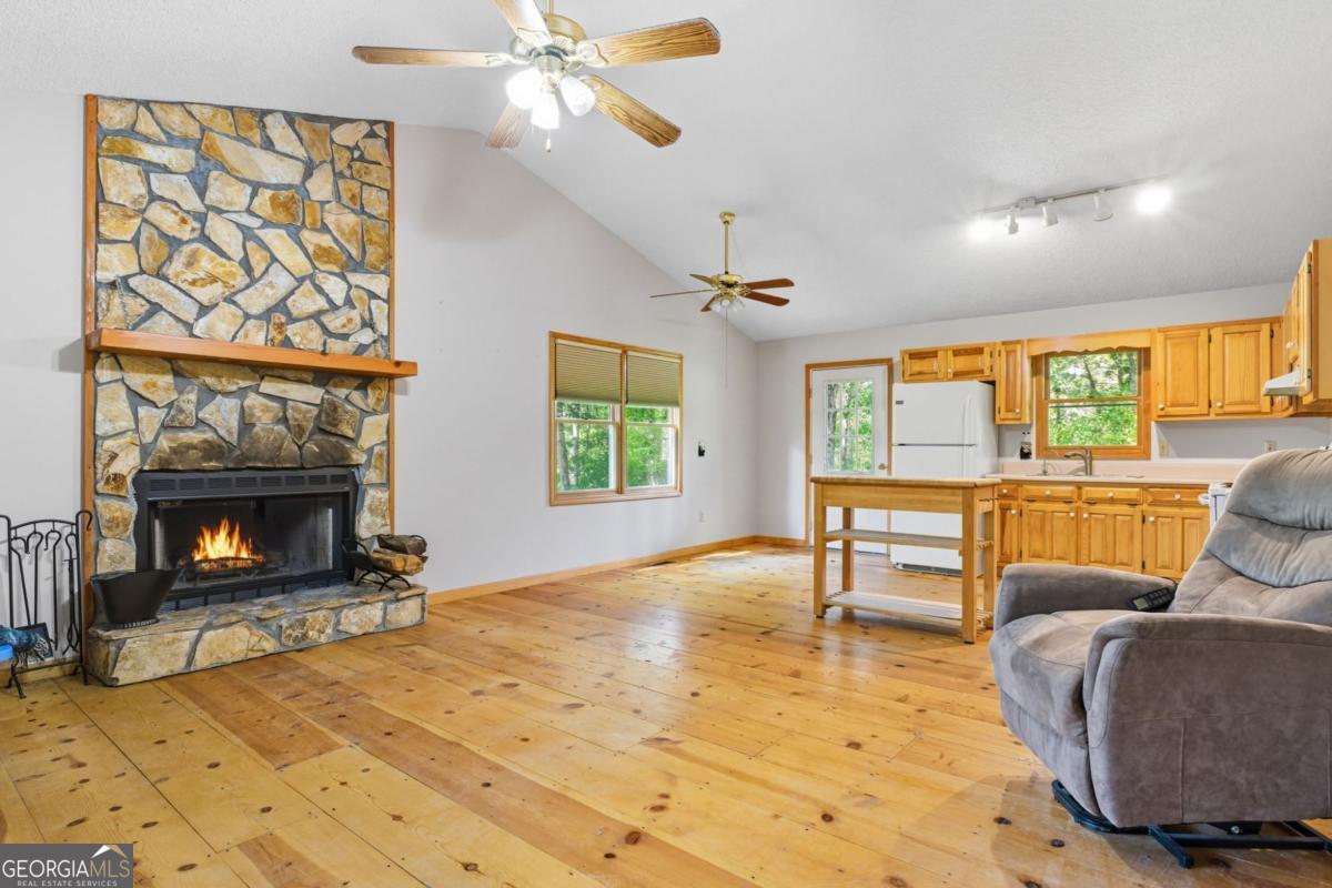 685 Riverview DR 487