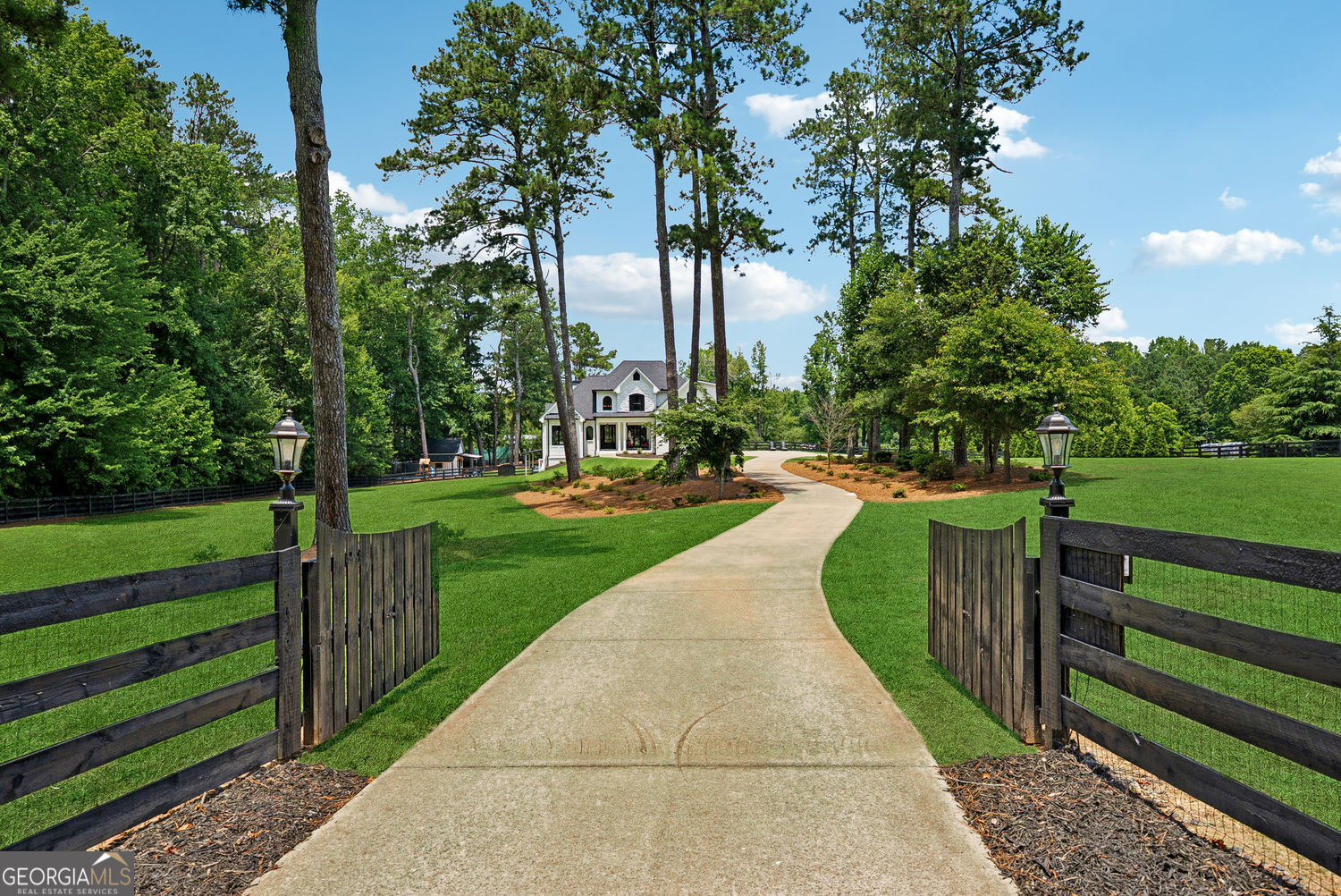 Canton, Georgia 30115, United States, 7 Bedrooms Bedrooms, ,5 BathroomsBathrooms,Residential,Active,167261