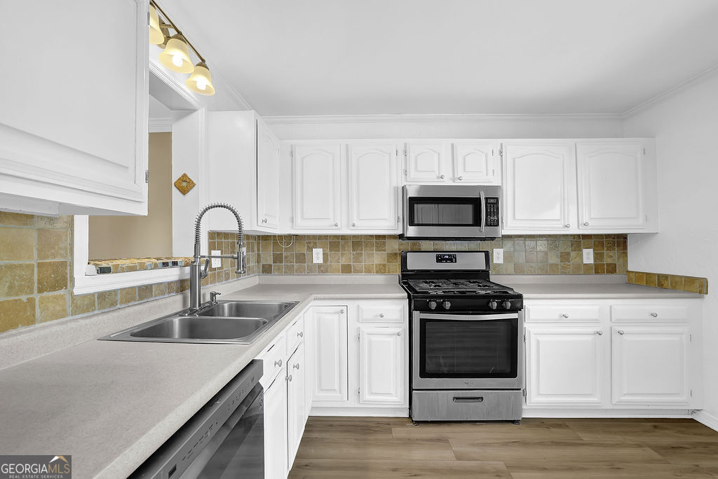 EAGLE GLEN CLUSTER HOMES - Residential