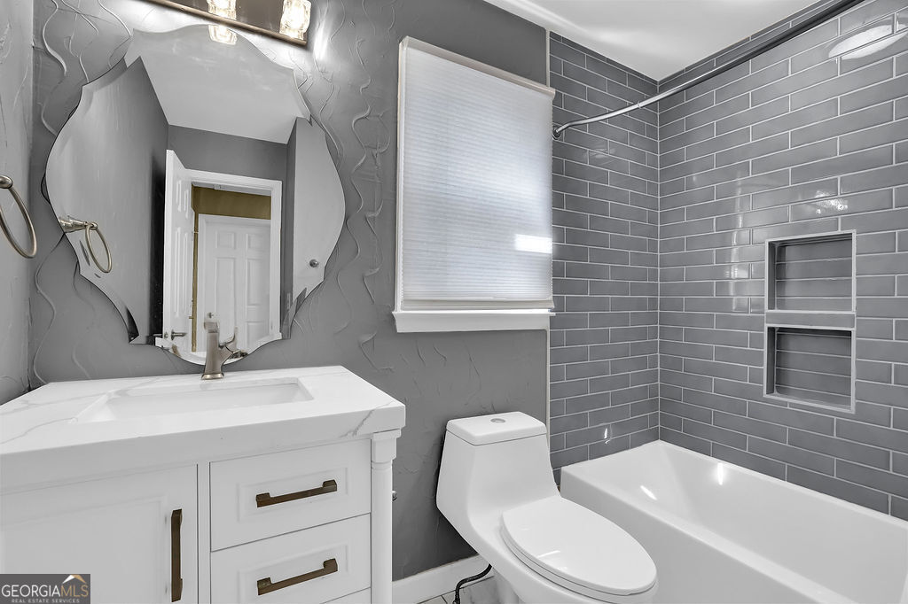 EAGLE GLEN CLUSTER HOMES - Residential