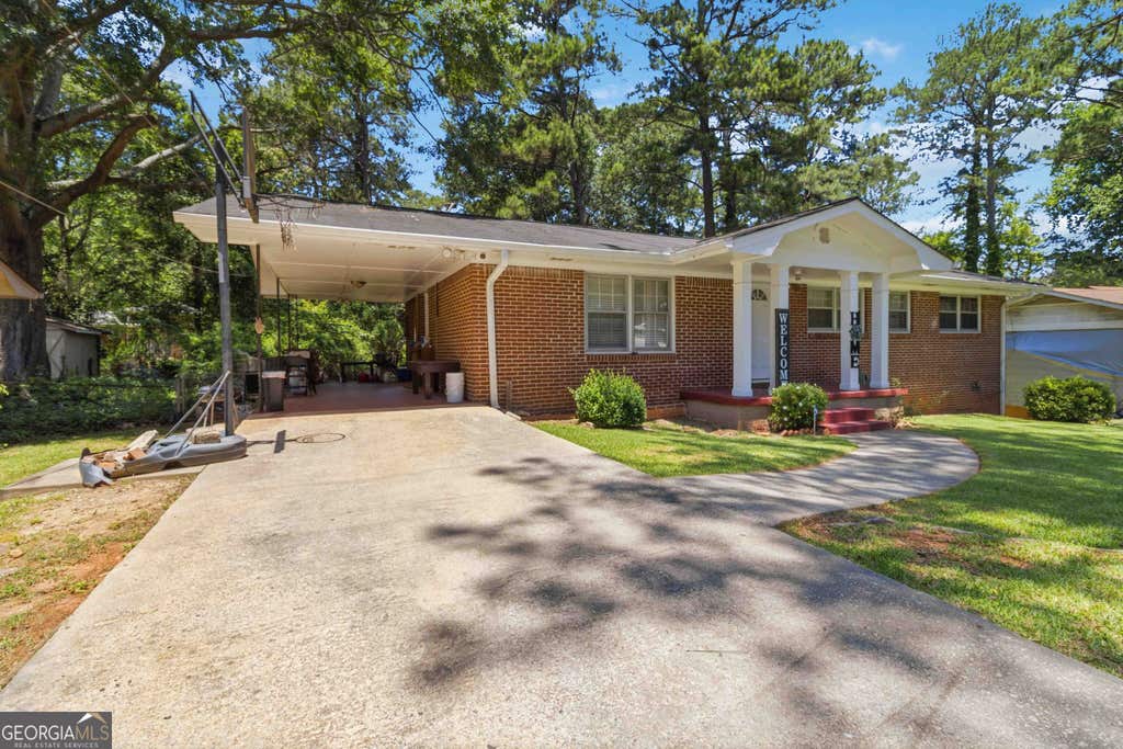 Photo of 1749 Camperdown Circle, Decatur, GA 30035 (MLS # 10779672)