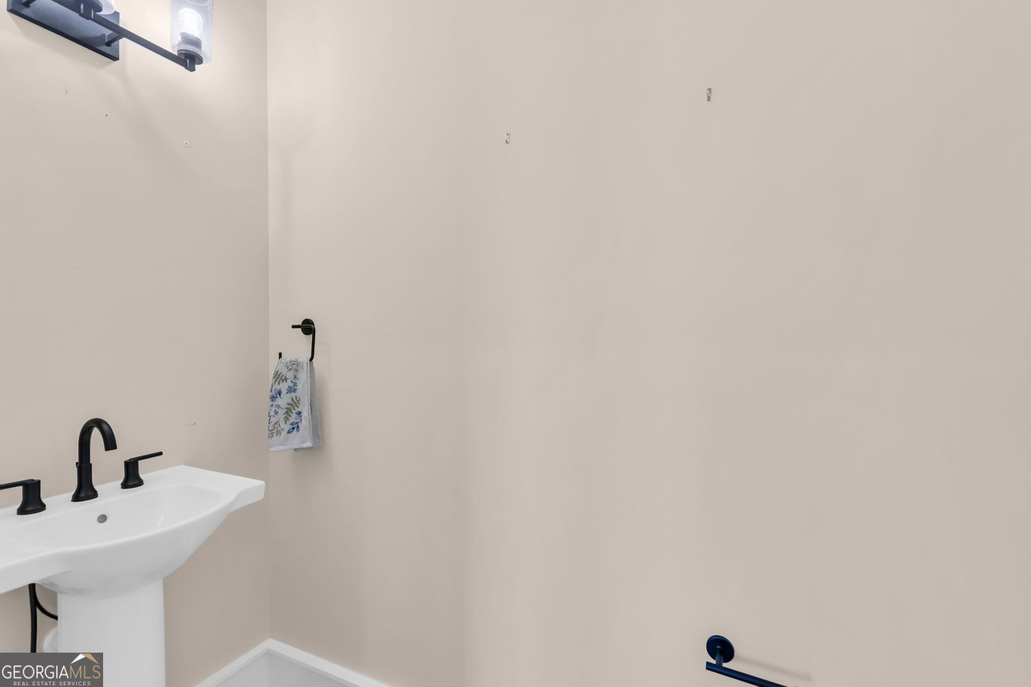 Clarkesville, Georgia 30523, United States, 3 Bedrooms Bedrooms, ,3 BathroomsBathrooms,Residential,Active,223747