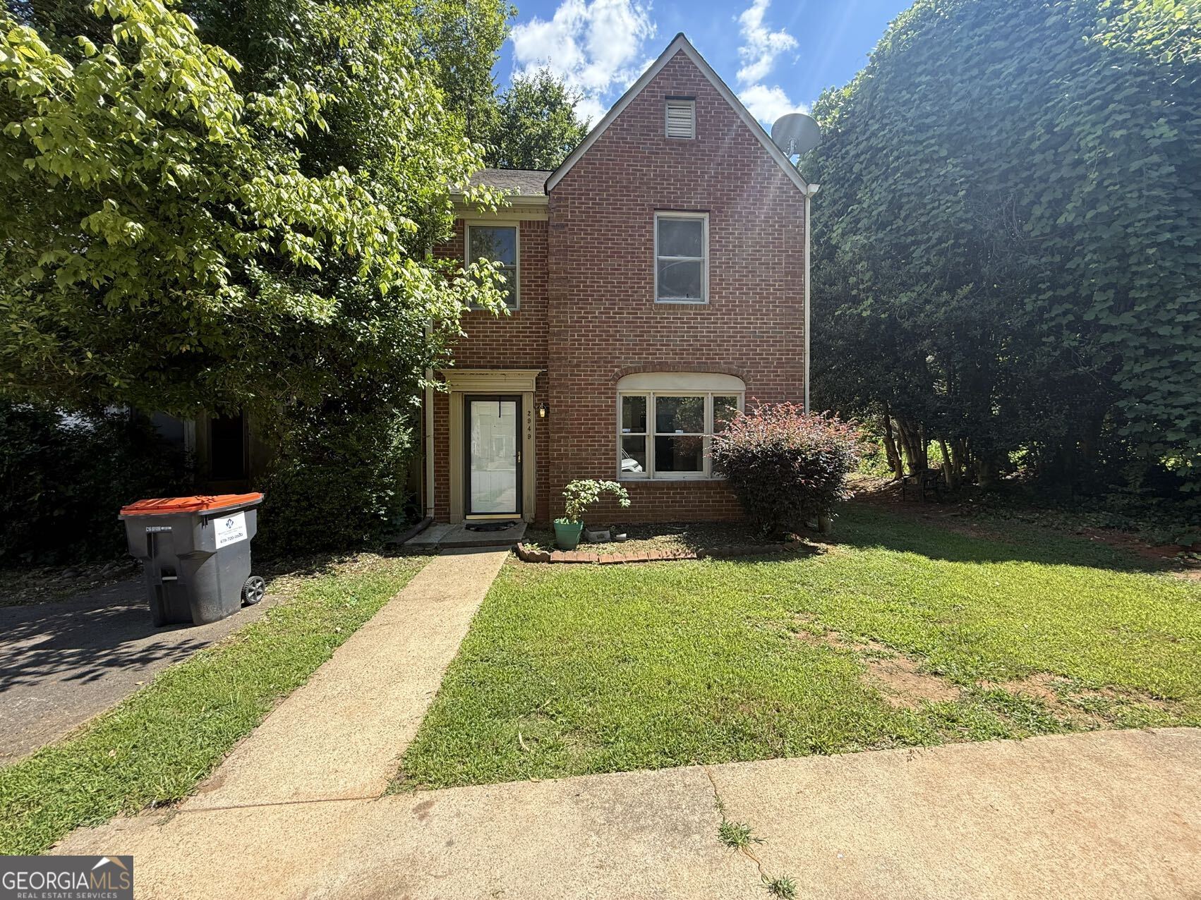 Marietta 2 BR/2.5 BA Brick Front Townhome with Sunroom. The property is currently under renovation. A new window will be installed in the living room to bring more natural light. Fresh paint and New LVP floor throughout the main level. New Appliances. Roommate floor plan, each room has it's own bathroom. Convenient location, minutes to KSU, shopping mall, restaurants, and I75&575. Requirements: credit score is 630+, monthly income is 3x of current rent, and clean rental/background history.