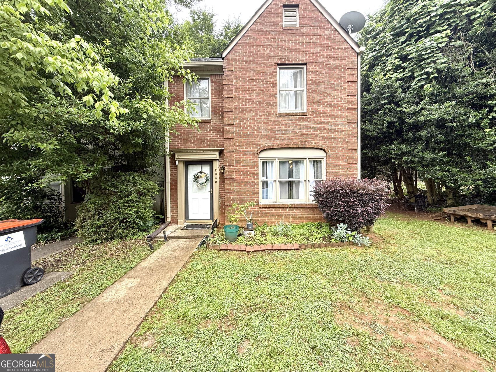 2 BR/2.5 BA Brick Front Townhome with Sunroom. Roommate floor plan, each room has it's own bathroom. Convenient location, minutes to KSU, shopping mall, restaurants, and I75&575. Requirements: credit score is 630+, monthly income is 3x of current rent, and clean rental/background history. Tenant occupied, available date 7/1.