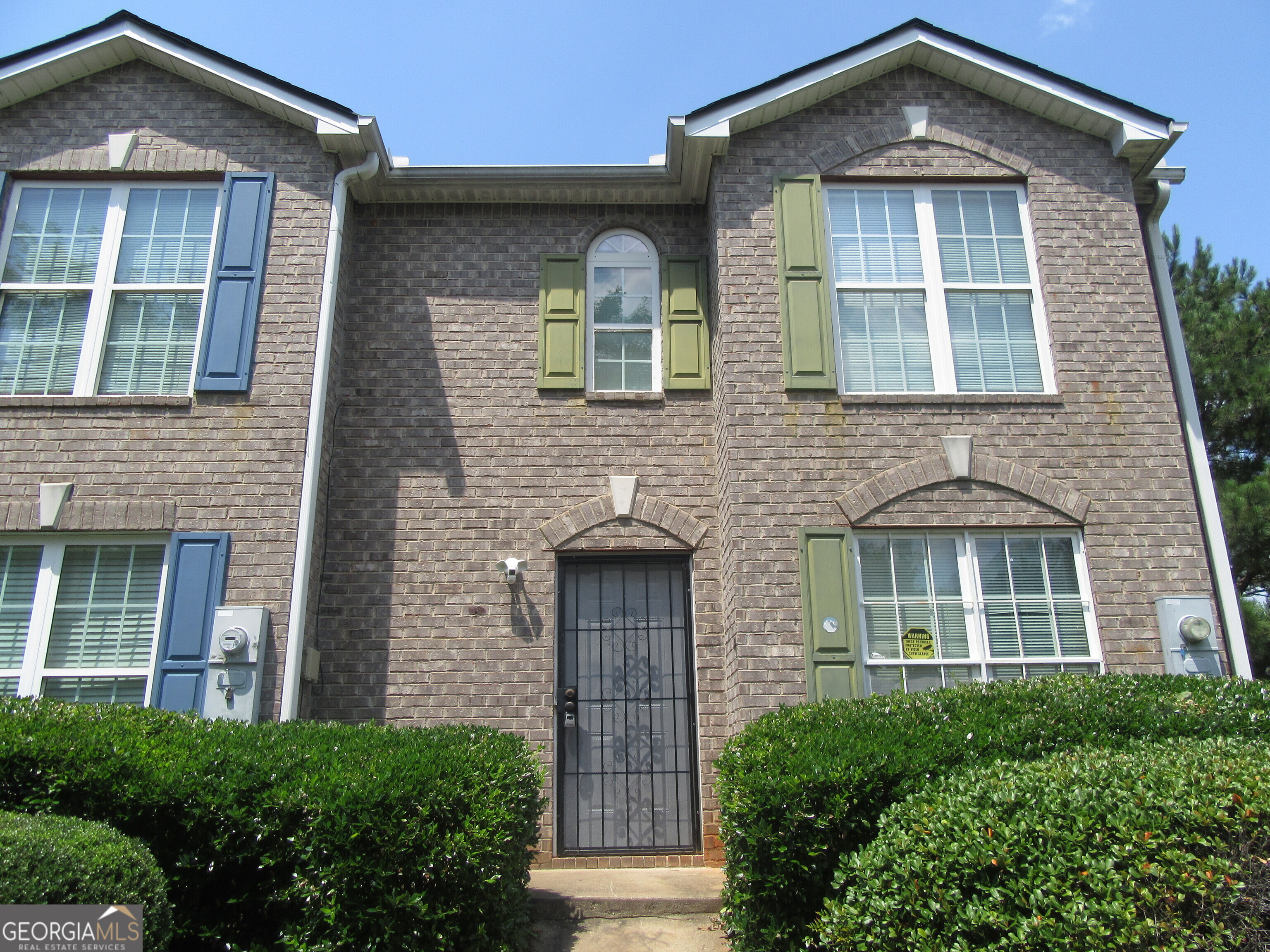 This was previous renovated! You would love to call this unit home! The unit is close to all the major highways, to shopping, to transit and much more! We are looking for a tenant who wants to take care of this townhome and call it home! A background and credit check is important to selecting the new tenant! We welcome everyone! NO EVICTIONS! AND NO EVICTIONS! Housing voucher okay but you still must have your SECURITY DEPOSIT ON $1985.https://apply.link/UvsVolI