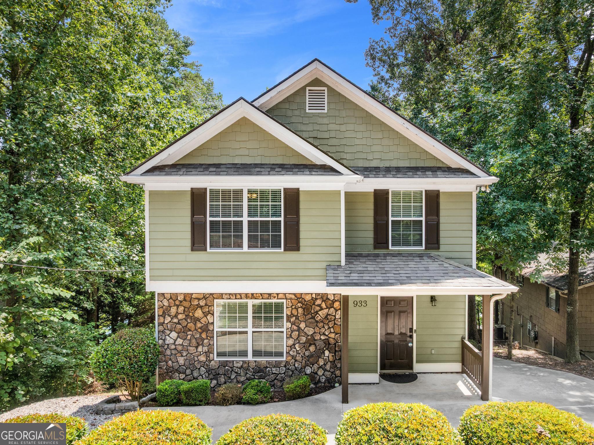 933 Rue Fleur De Lis