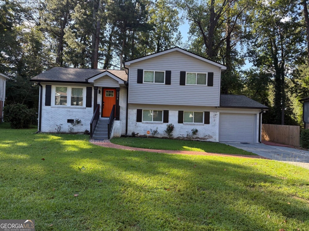 Photo of 3278 Amhurst Drive NW, Atlanta, GA 30318 (MLS # 10845959)