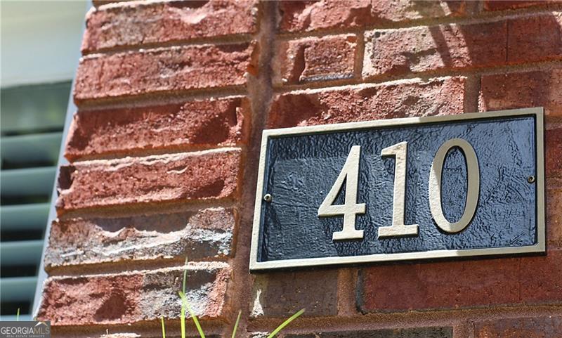 410 Laurian WAY NW