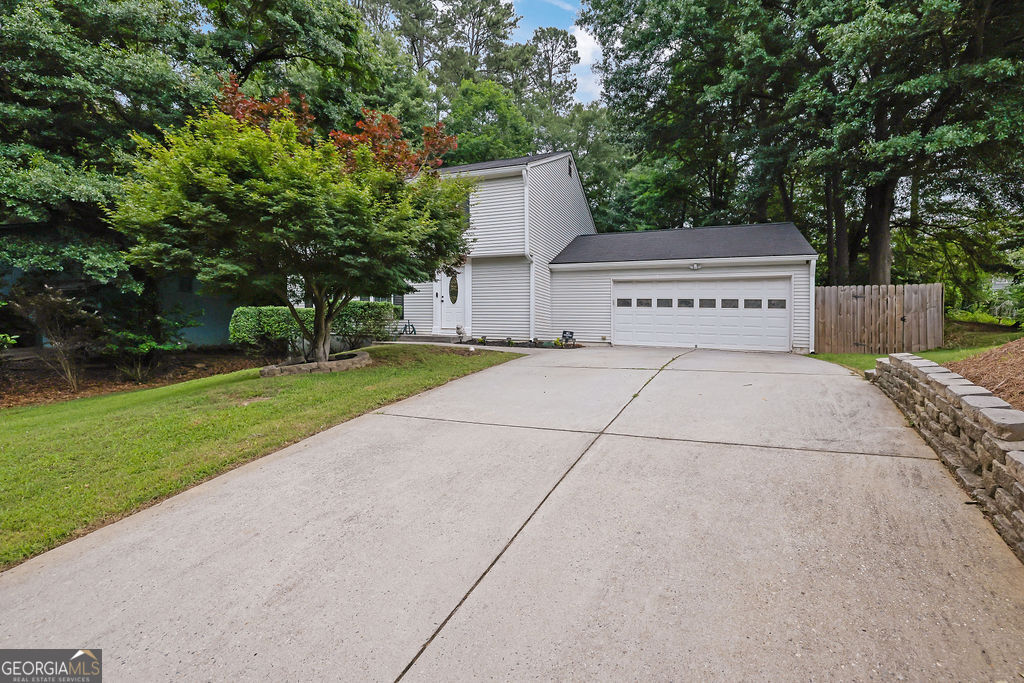 9665 N Pond CIR