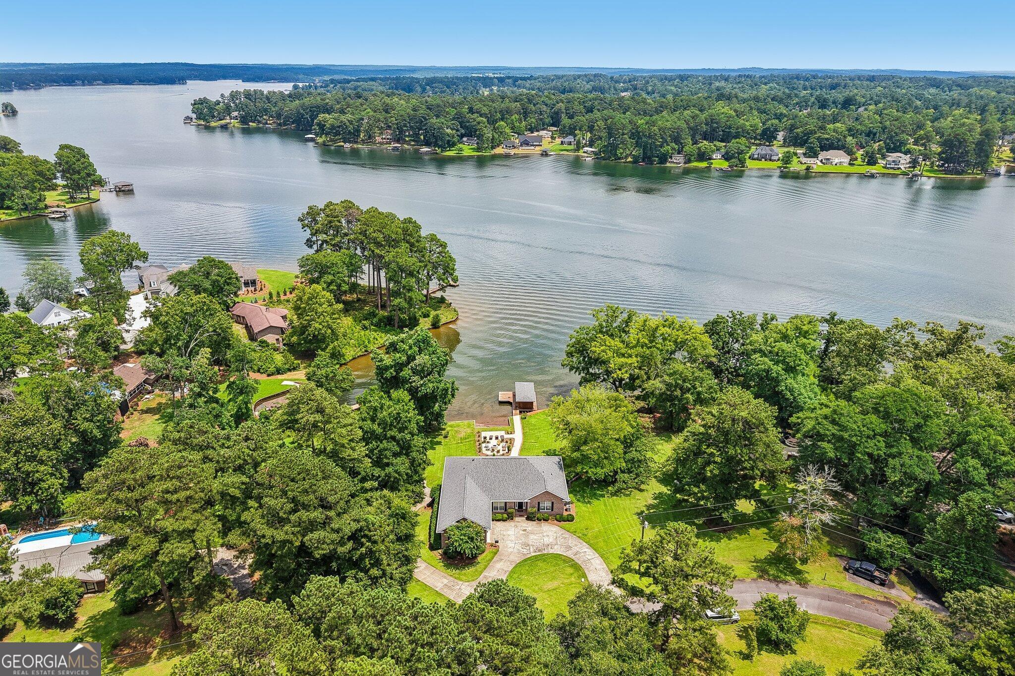 115 Lakeshore CT NE