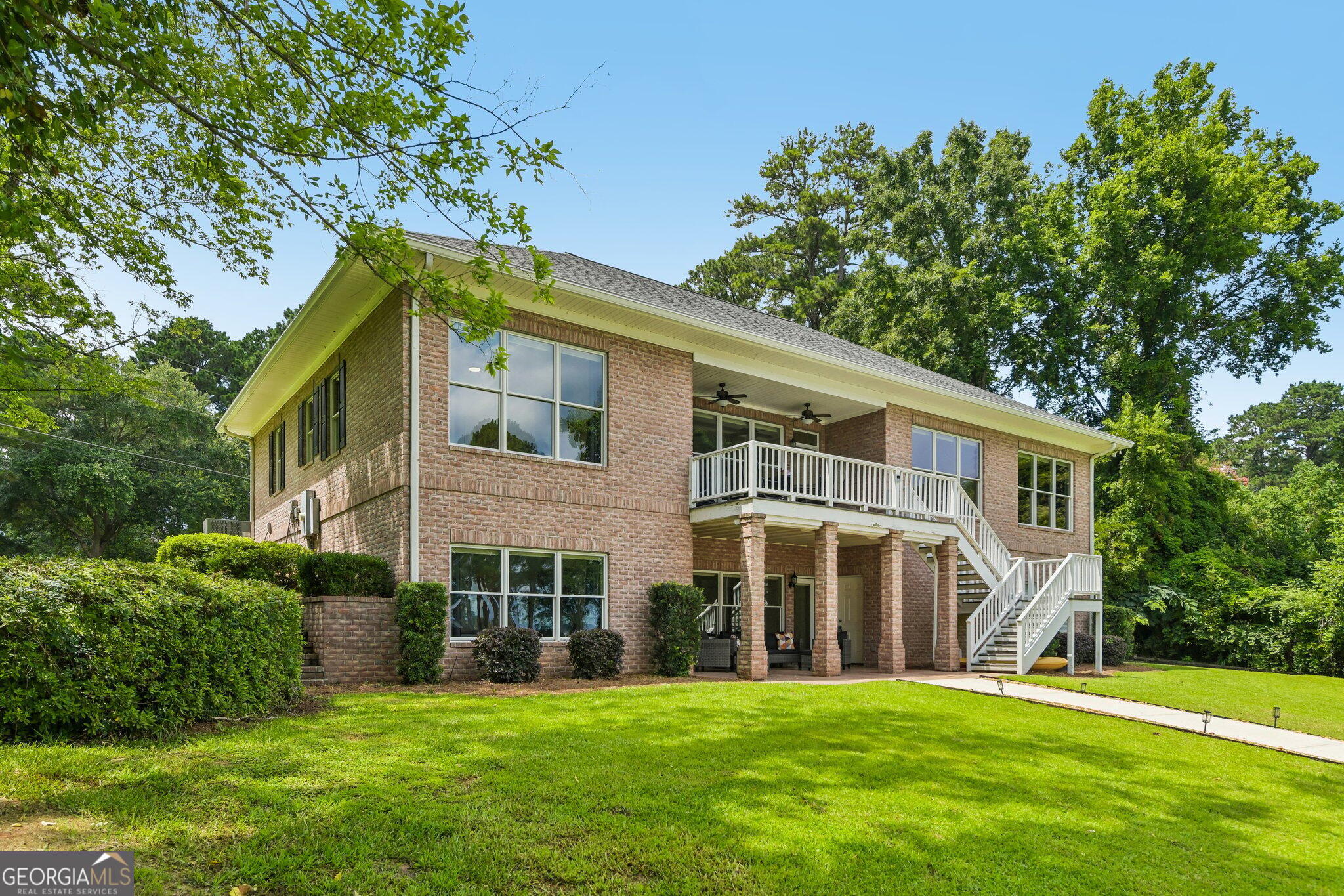 115 Lakeshore CT NE