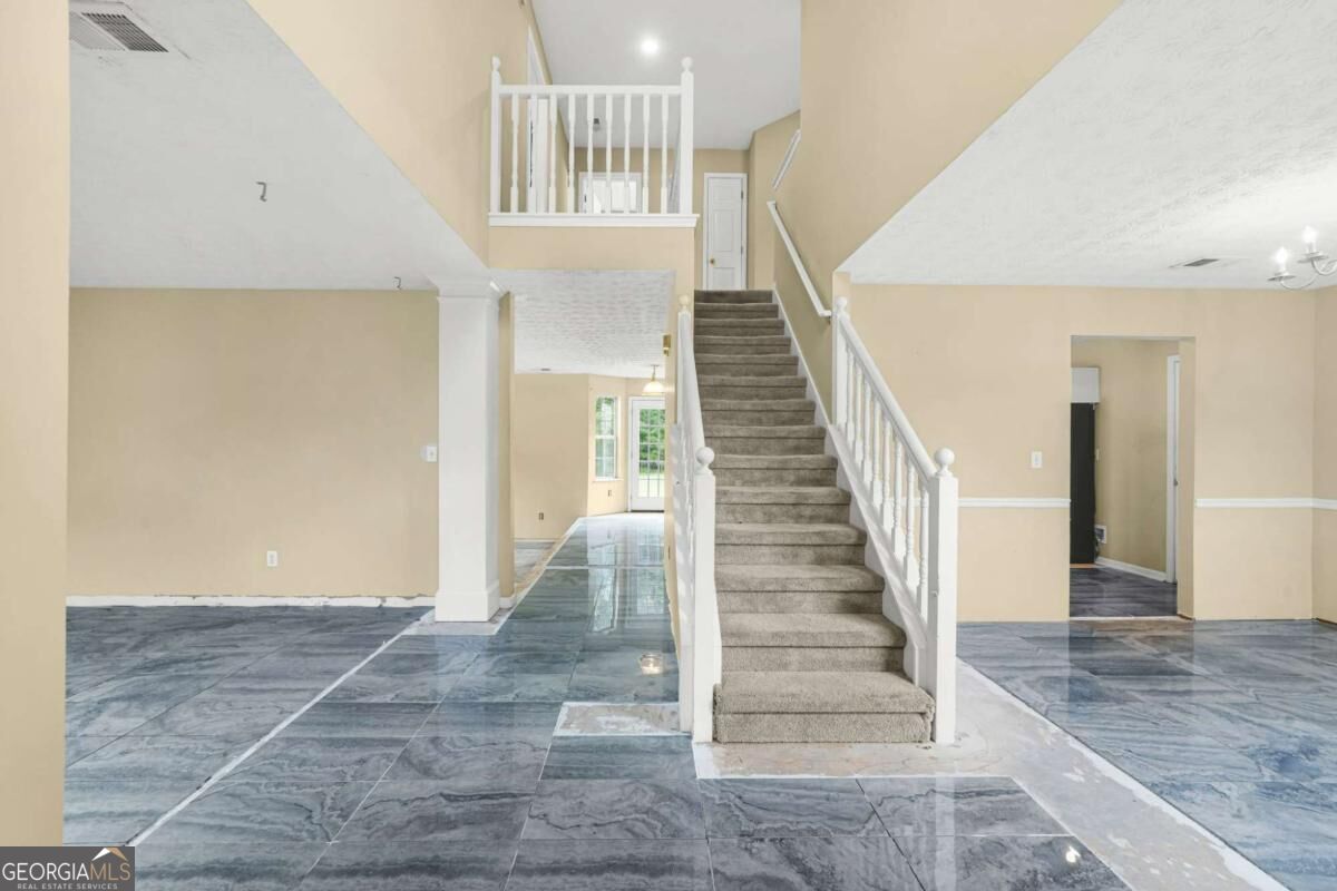 9426 Carnes Crossing CIR