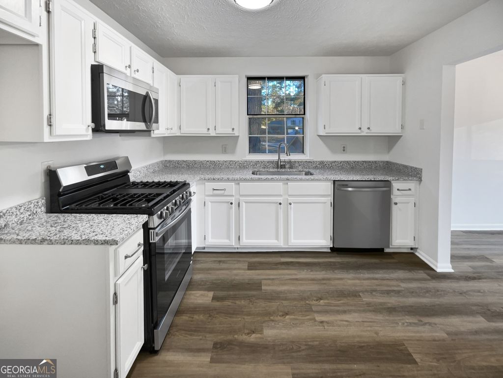 Photo of 587 Tarragon Way SW, Atlanta, GA 30331 (MLS # 10659011)