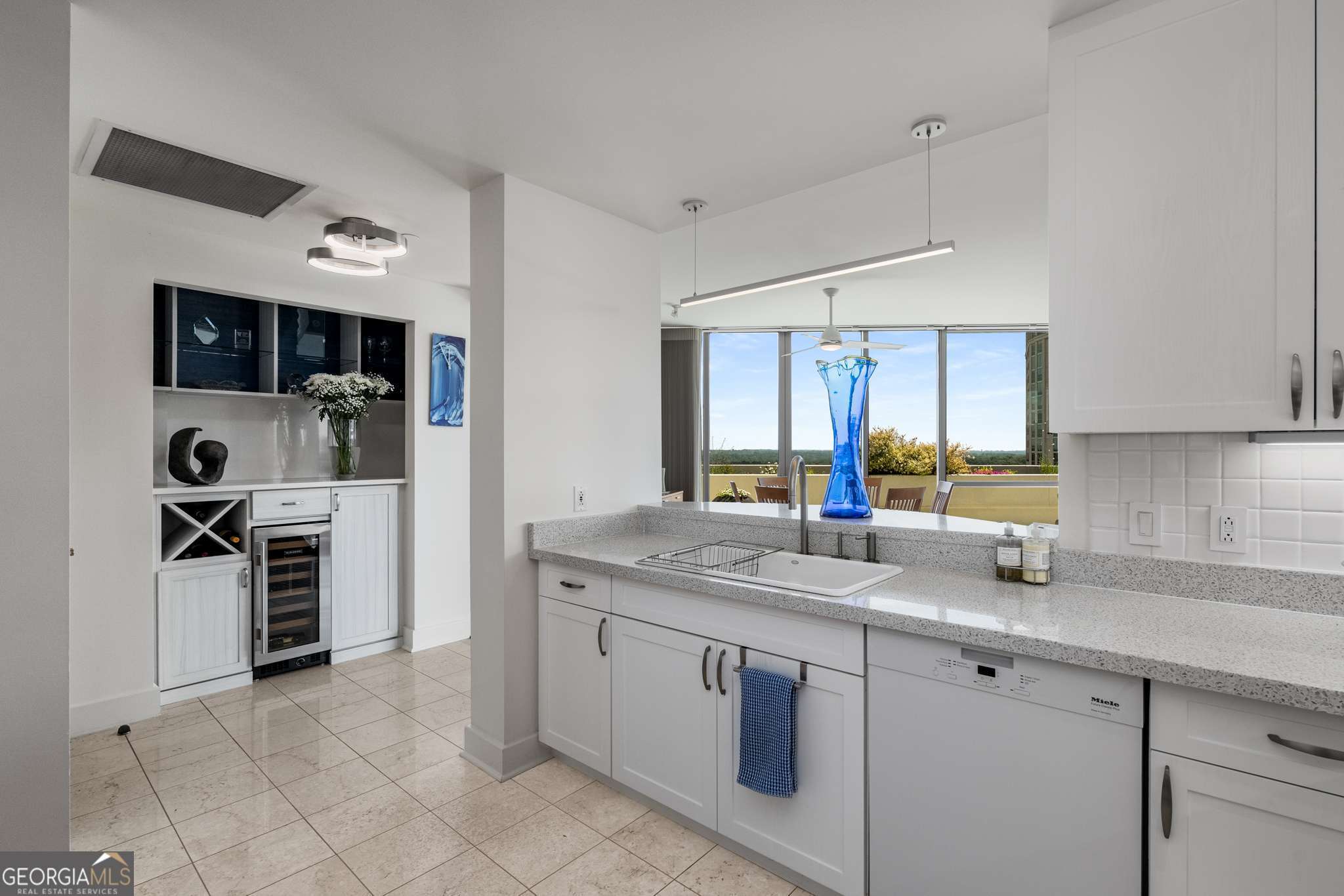700 Park Regency PL NE 2201
