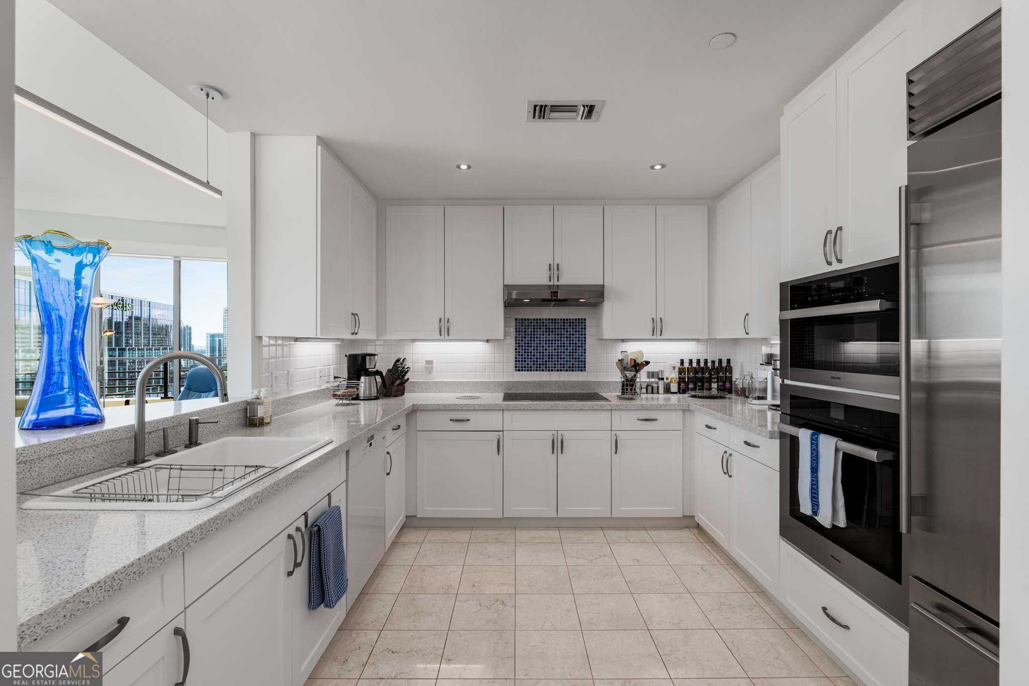 700 Park Regency PL NE 2201