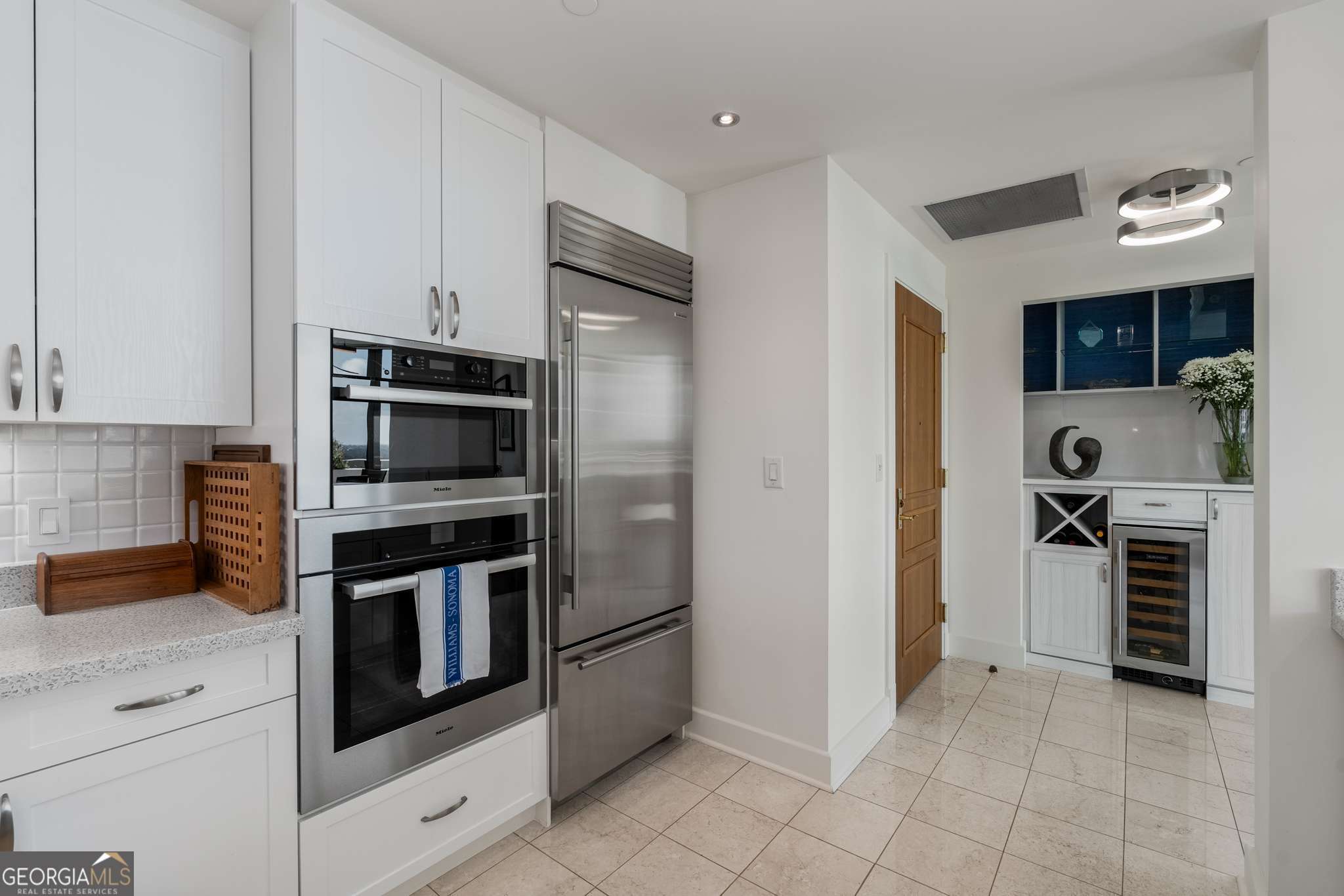 700 Park Regency PL NE 2201
