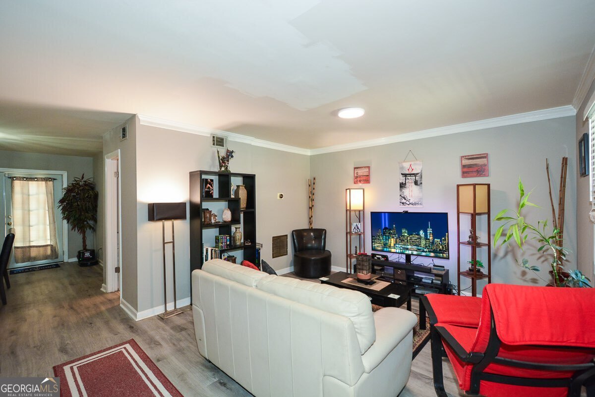 1422 Springleaf CIR SE