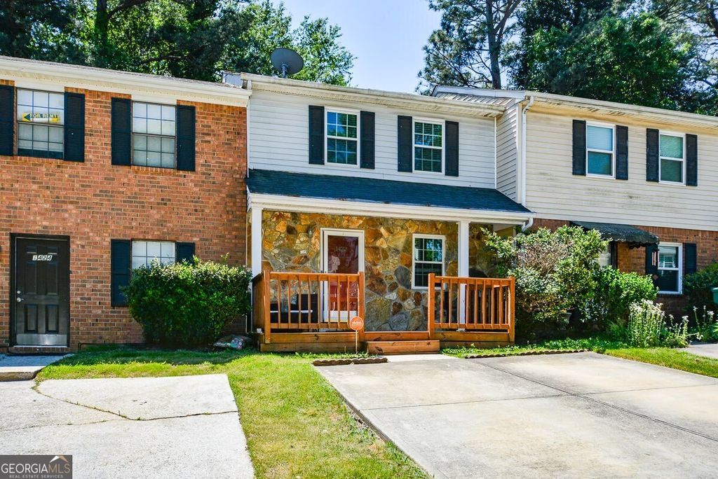 Photo of 1422 Springleaf Circle SE, Smyrna, GA 30080 (MLS # 10733756)