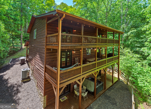 565 Catawba CIR