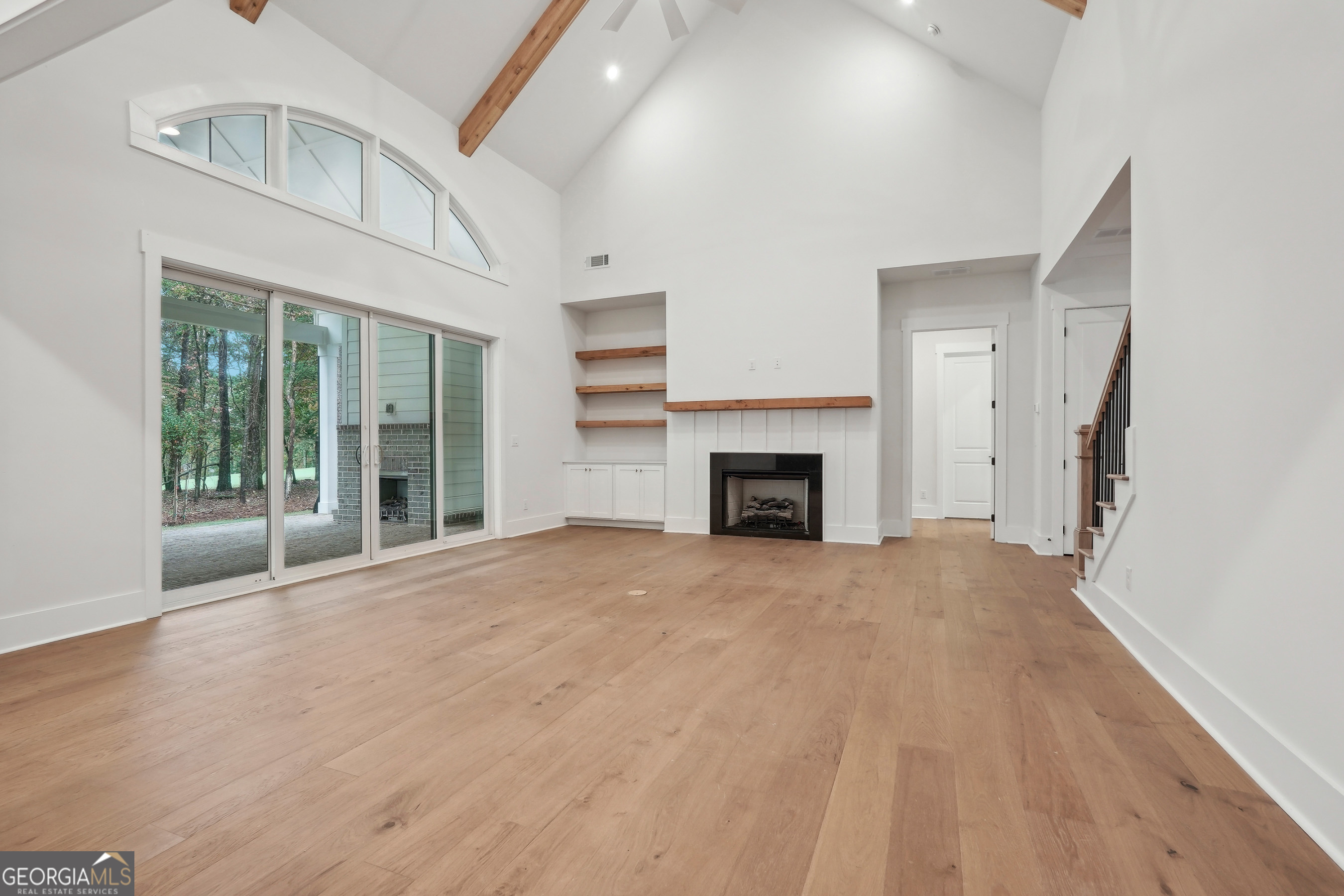 1280 Lake DR