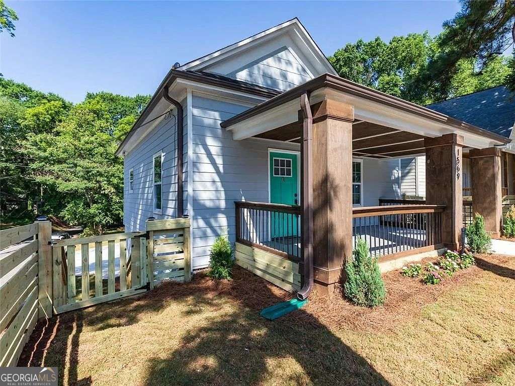 Photo of 1569 Jonesboro Road SE, Atlanta, GA 30315 (MLS # 10756122)